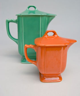 Riviera Pottery: Covered Syrup in Red for Sale: Vintage Homer Laughlin Pottery: 30s 40s Fiestaware Americana Dinnerware
Riviera Pottery: Covered Syrup in Red for Sale: Vintage Homer Laughlin Pottery: 30s 40s Fiestaware Americana Dinnerware