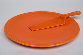 Kitchen Kraft Cake Plate in Red: Hard to Find Go-Along Fiestaware Pottery For Sale
Kitchen Kraft Cake Plate in Red: Hard to Find Go-Along Fiestaware Pottery For Sale