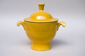 Vintage Fiestaware Sugar Bowl in Original Yellow Glaze For Sale
Vintage Fiestaware Sugar Bowl in Original Yellow Glaze For Sale