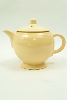 Vintage Fiestaware Teapot in Original Ivory Glaze for Sale Vintage Fiestaware Teapot in Original Ivory Glaze for Sale