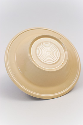 Vintage Fiesta Pottery
Early Variation Ashtray in Original Ivory for Sale
Vintage Fiesta Pottery
Early Variation Ashtray in Original Ivory for Sale