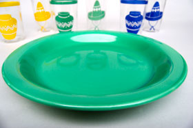 Kitchen Kraft Pie Plate in Original Green: Hard to Find Go-Along Fiestaware Pottery For Sale
Kitchen Kraft Pie Plate in Original Green: Hard to Find Go-Along Fiestaware Pottery For Sale