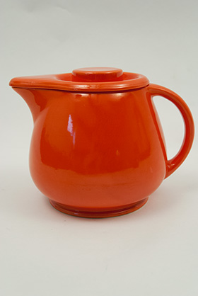Kitchen Kraft Covered Jug in Original Radioactive Red: Hard to Find Go-Along Fiestaware Pottery For Sale Kitchen Kraft Covered Jug in Original Radioactive Red: Hard to Find Go-Along Fiestaware Pottery For Sale