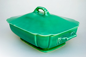Riviera CoveGreen Casserole in Original Green Vellum Glaze For Sale Vintage Pottery 30s Americana Art Deco Dinnerware
Riviera CoveGreen Casserole in Original Green Vellum Glaze For Sale Vintage Pottery 30s Americana Art Deco Dinnerware