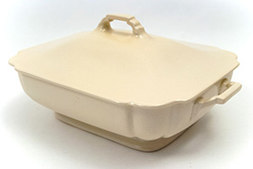 Riviera Covered Casserole in Original Ivory Vellum Glaze For Sale Vintage Pottery 30s Americana Art Deco Dinnerware
Riviera Covered Casserole in Original Ivory Vellum Glaze For Sale Vintage Pottery 30s Americana Art Deco Dinnerware