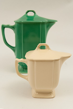 Riviera Pottery: Covered Syrup in Red for Sale: Vintage Homer Laughlin Pottery: 30s 40s Fiestaware Americana Dinnerware
Riviera Pottery: Covered Syrup in Red for Sale: Vintage Homer Laughlin Pottery: 30s 40s Fiestaware Americana Dinnerware
