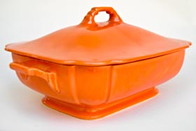 Riviera Covered Casserole in Original Red Glaze For Sale Vintage Pottery 30s Americana Art Deco Dinnerware
Riviera Covered Casserole in Original Red Glaze For Sale Vintage Pottery 30s Americana Art Deco Dinnerware