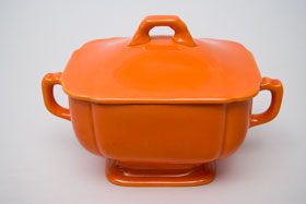 Riviera Sugar Bowl in Original Red Glaze For Sale Vintage Pottery 30s Americana Art Deco Dinnerware
Riviera Sugar Bowl in Original Red Glaze For Sale Vintage Pottery 30s Americana Art Deco Dinnerware