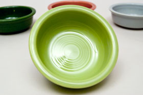 Vintage Fiestaware 50s Chartreuse Fruit Bowl For Sale Vintage Fiestaware 50s Chartreuse Fruit Bowl For Sale