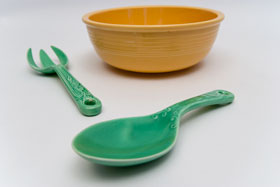 Kitchen Kraft Salad Spoon in Green: Hard to Find Go-Along Fiestaware Pottery For Sale
Kitchen Kraft Salad Spoon in Green: Hard to Find Go-Along Fiestaware Pottery For Sale