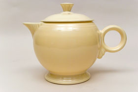 Ivory Vintage Fiestaware Large Teapot Ivory Vintage Fiestaware Large Teapot