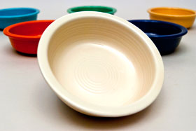 Red Vintage Fiestaware Ivory Fruit Bowl For Sale Red Vintage Fiestaware Ivory Fruit Bowl For Sale