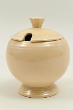 Vintage FIestaware: Original Ivory Blue Fiesta Pottery Marmalade For Sale
Vintage FIestaware: Original Ivory Fiesta Pottery Marmalade For Sale