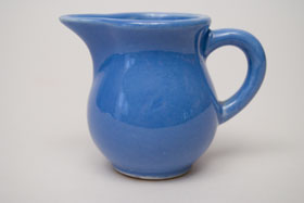Vintage Harlequin Individual Creamer in Mauve: Harlequin Dinnerware 30s 40s American Solid Color Dinnerware For Sale
Vintage Harlequin Individual Creamer in Mauve: Harlequin Dinnerware 30s 40s American Solid Color Dinnerware For Sale