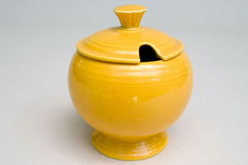 Vintage FIestaware: Original Yellow Blue Fiesta Pottery Marmalade For Sale
Vintage FIestaware: Original Yellow Fiesta Pottery Marmalade For Sale