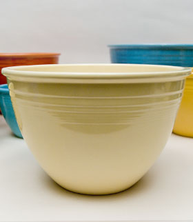 Vintage Fiesta Nesting Bowl Number Four in Ivory For Sale Vintage Fiesta Nesting Bowl Number Four in Ivory For Sale