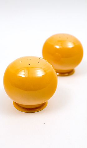 Kitchen Kraft Shakers in Yellow: Hard to Find Go-Along Fiestaware Pottery For Sale
Kitchen Kraft Shakers in Yellow: Hard to Find Go-Along Fiestaware Pottery For Sale