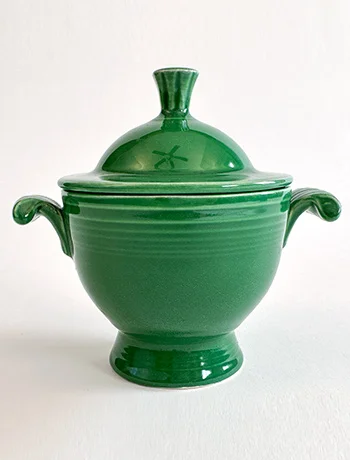 Vintage Fiestaware Sugar Bowl in Original Medium Green Glaze For Sale